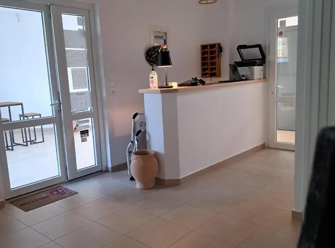 מלון Athineon נידרי