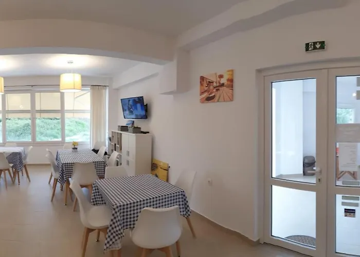 Athineon מלון נידרי