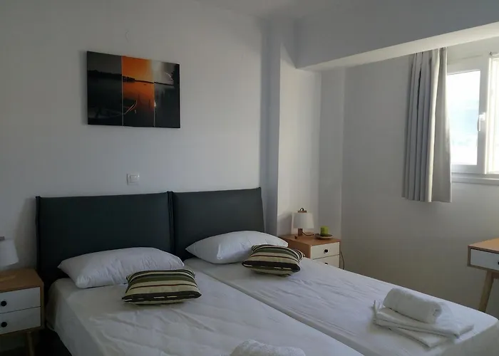 מלון Athineon נידרי